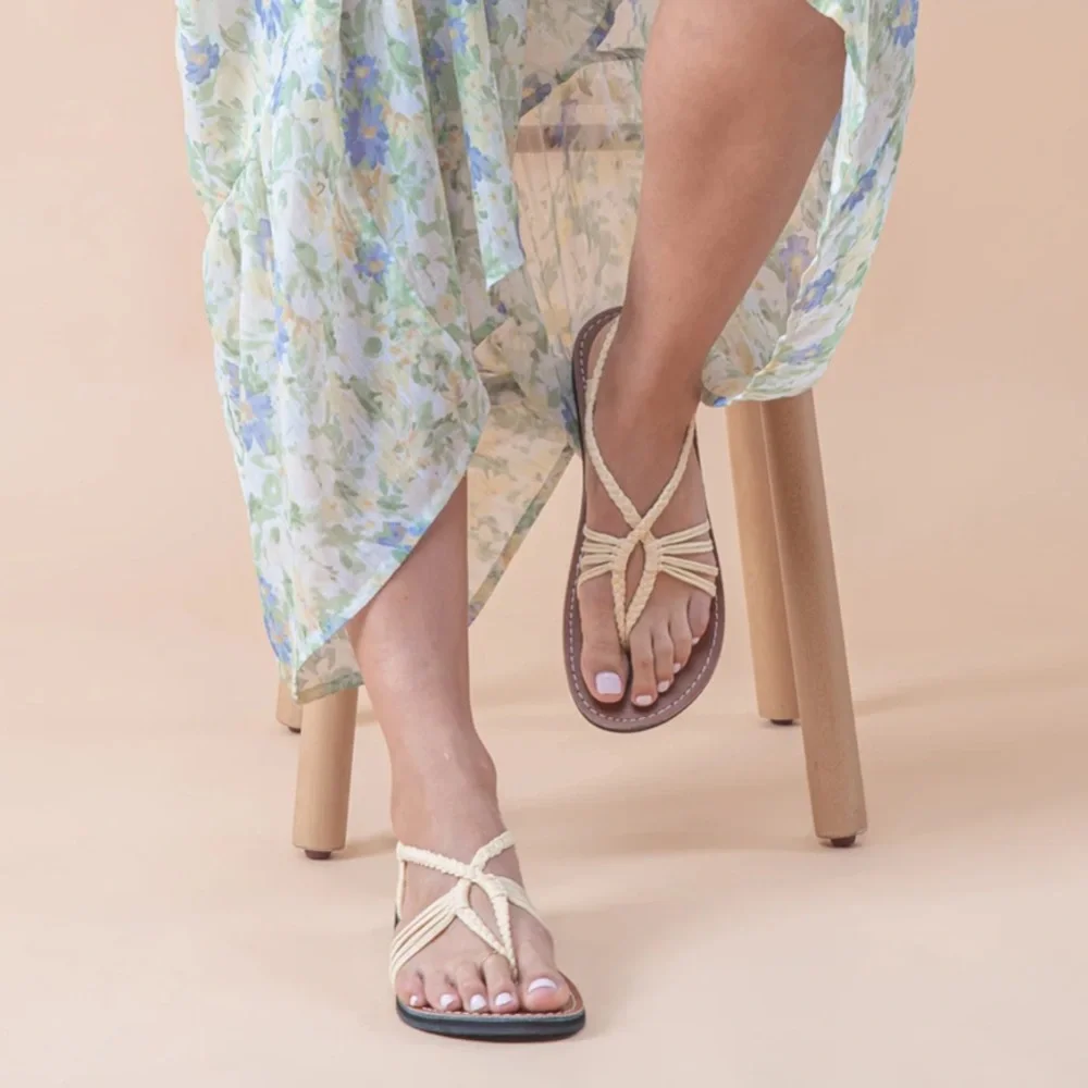 Plaka Seashell Ivory Sandals NWT‎ Size 8